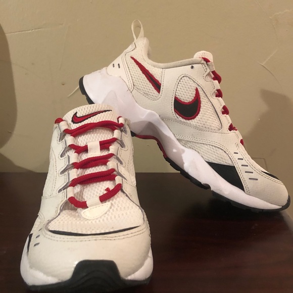 Brand new Nikes - Picture 1 of 4